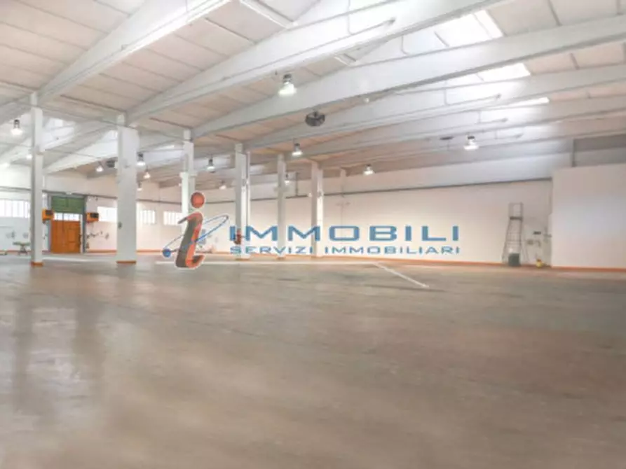 Immagine 1 di Capannone industriale in affitto  in VIA ROMAGNA a San Giuliano Milanese