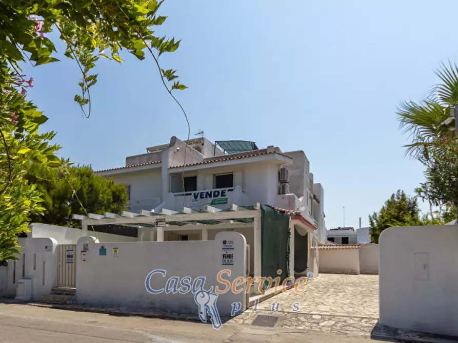 Immagine 1 di Villa in vendita  in Via del Glicine a Gallipoli