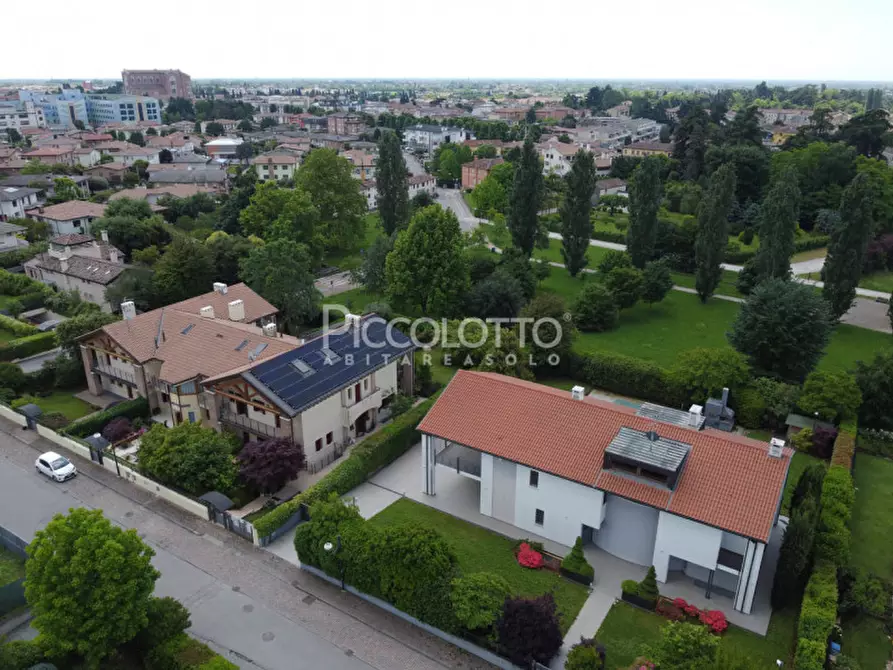 Immagine 4 di Villa in vendita  in via Cima Mandria a Montebelluna