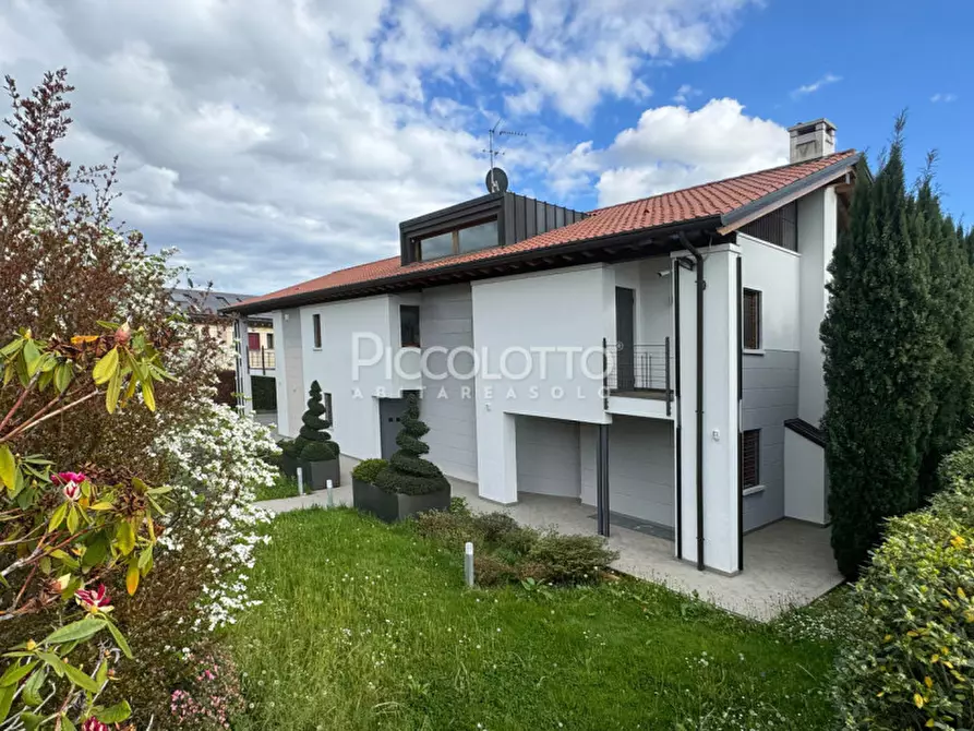 Immagine 5 di Villa in vendita  in via Cima Mandria a Montebelluna