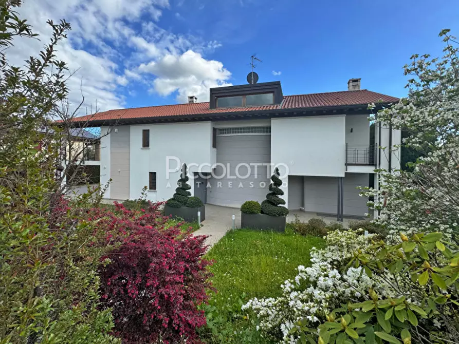 Immagine 6 di Villa in vendita  in via Cima Mandria a Montebelluna