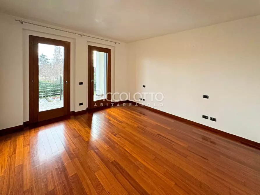 Immagine 19 di Villa in vendita  in via Cima Mandria a Montebelluna