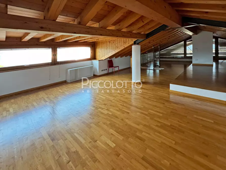 Immagine 25 di Villa in vendita  in via Cima Mandria a Montebelluna