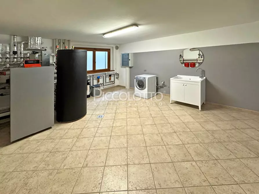 Immagine 28 di Villa in vendita  in via Cima Mandria a Montebelluna