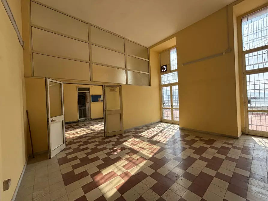 Immagine 1 di Ufficio in vendita  in CORSO VITTORIO EMANUELE III a Torre Del Greco