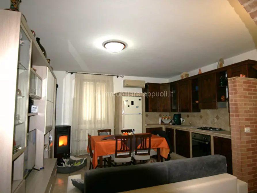 Immagine 2 di Appartamento in vendita  a Sinalunga