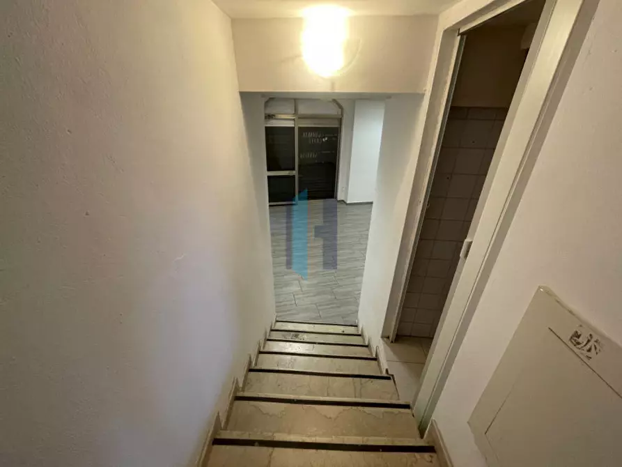 Immagine 6 di Negozio in vendita  in Piazza Del Mercato 11 a Brescia