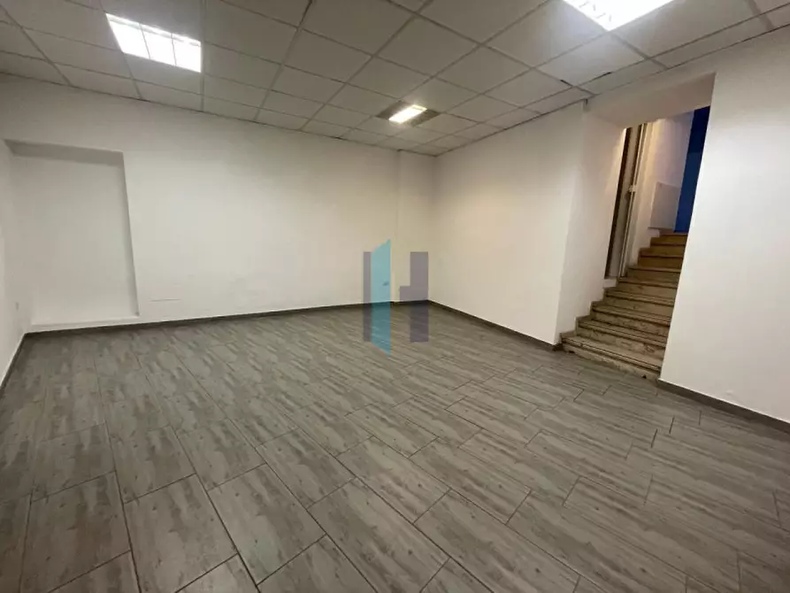 Immagine 8 di Negozio in vendita  in Piazza Del Mercato 11 a Brescia