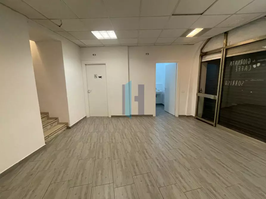 Immagine 9 di Negozio in vendita  in Piazza Del Mercato 11 a Brescia