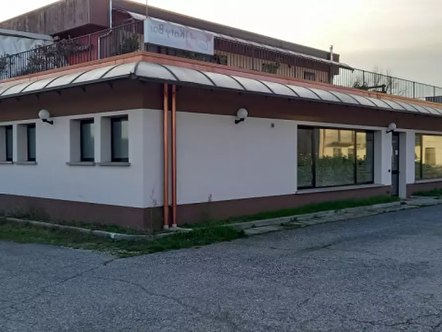 Immagine 1 di Negozio in vendita  in via gozzolina a Castiglione Delle Stiviere