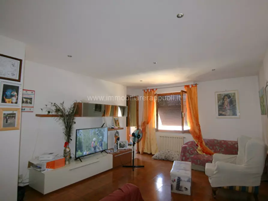 Immagine 1 di Appartamento in vendita  a Sinalunga