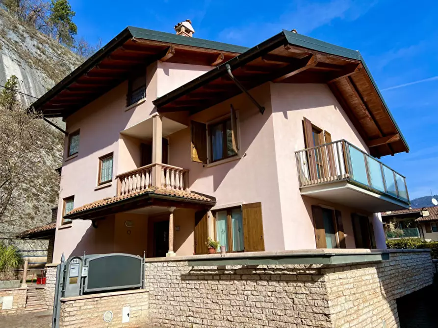 Immagine 1 di Villa in vendita  in Via al Capitello a Trento
