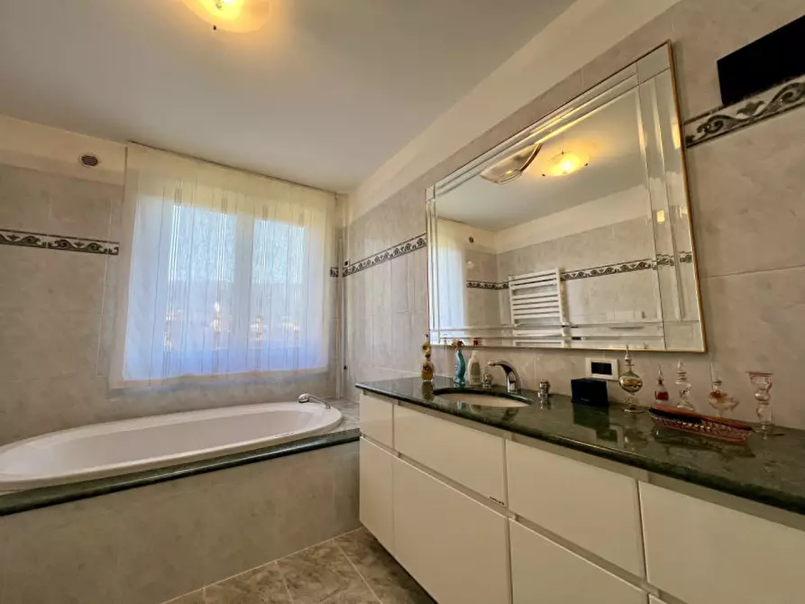 Immagine 49 di Villa in vendita  in Via al Capitello a Trento