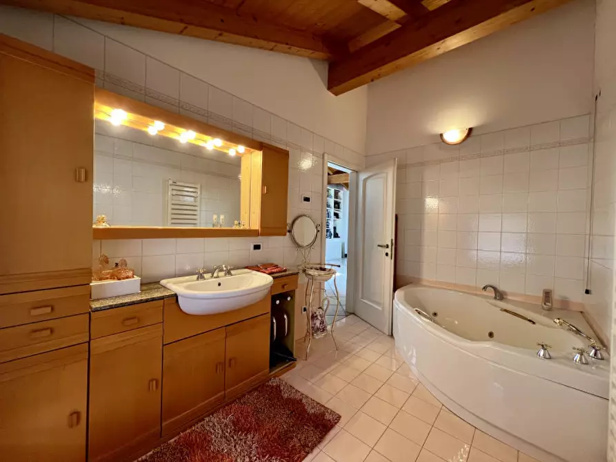 Immagine 60 di Villa in vendita  in Via al Capitello a Trento