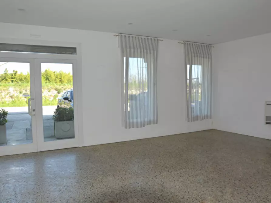 Immagine 1 di Ufficio in affitto  in Via Martini a Nove