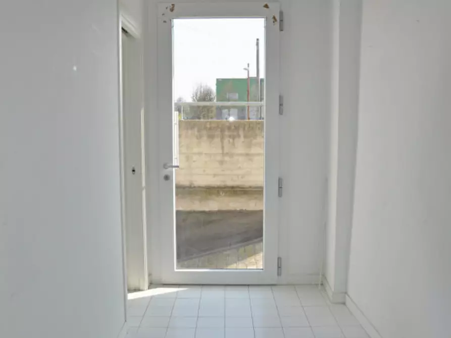 Immagine 7 di Ufficio in affitto  in Via Martini a Nove