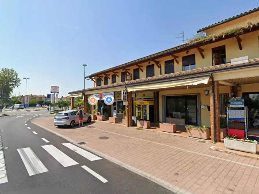 Immagine 1 di Negozio in affitto  a Teolo