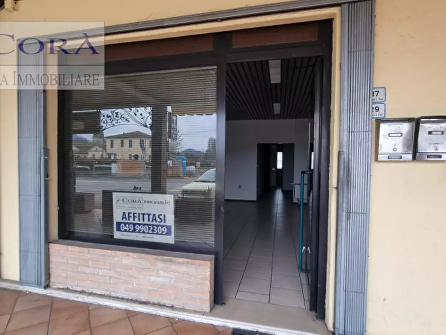Immagine 2 di Negozio in affitto  a Teolo