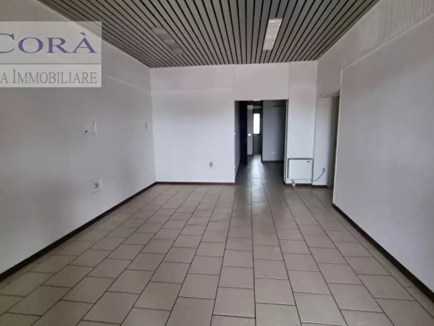 Immagine 4 di Negozio in affitto  a Teolo