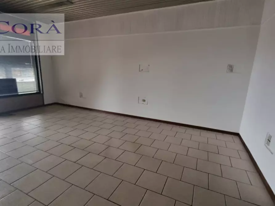 Immagine 9 di Negozio in affitto  a Teolo