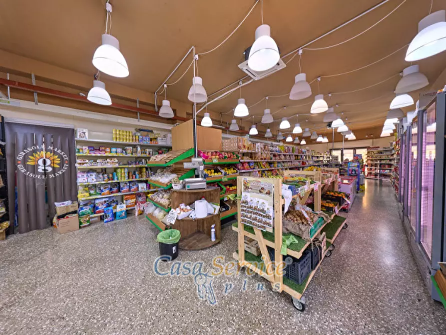 Immagine 4 di Negozio in vendita  in Via Torino a Tuglie