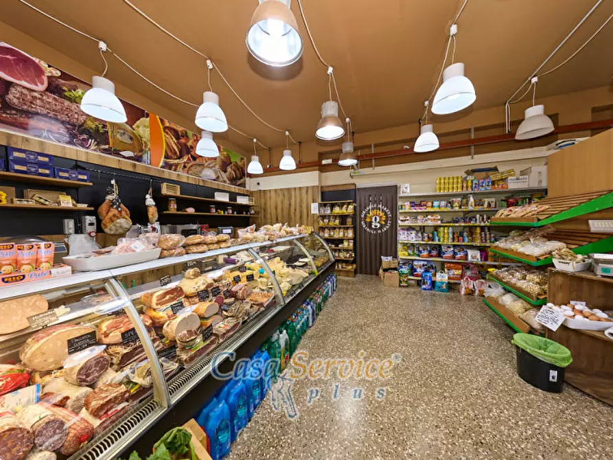 Immagine 5 di Negozio in vendita  in Via Torino a Tuglie