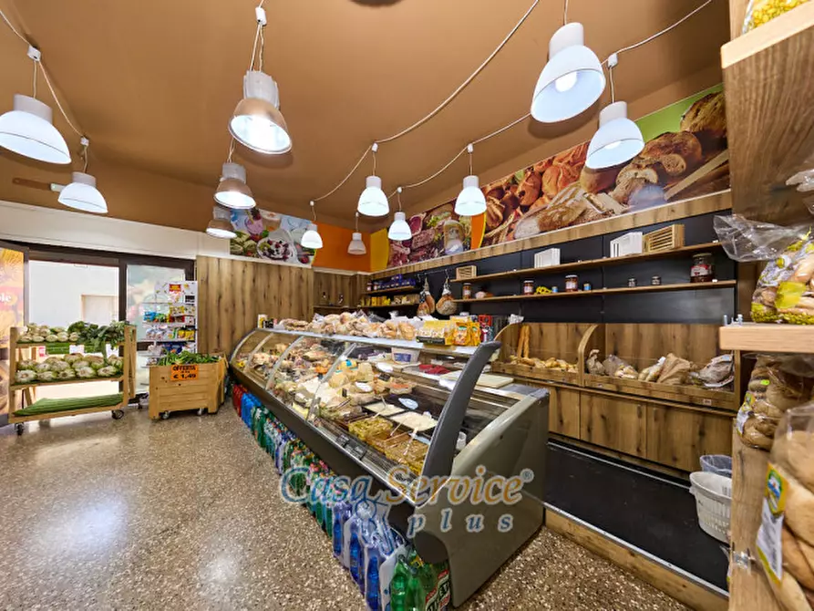 Immagine 7 di Negozio in vendita  in Via Torino a Tuglie