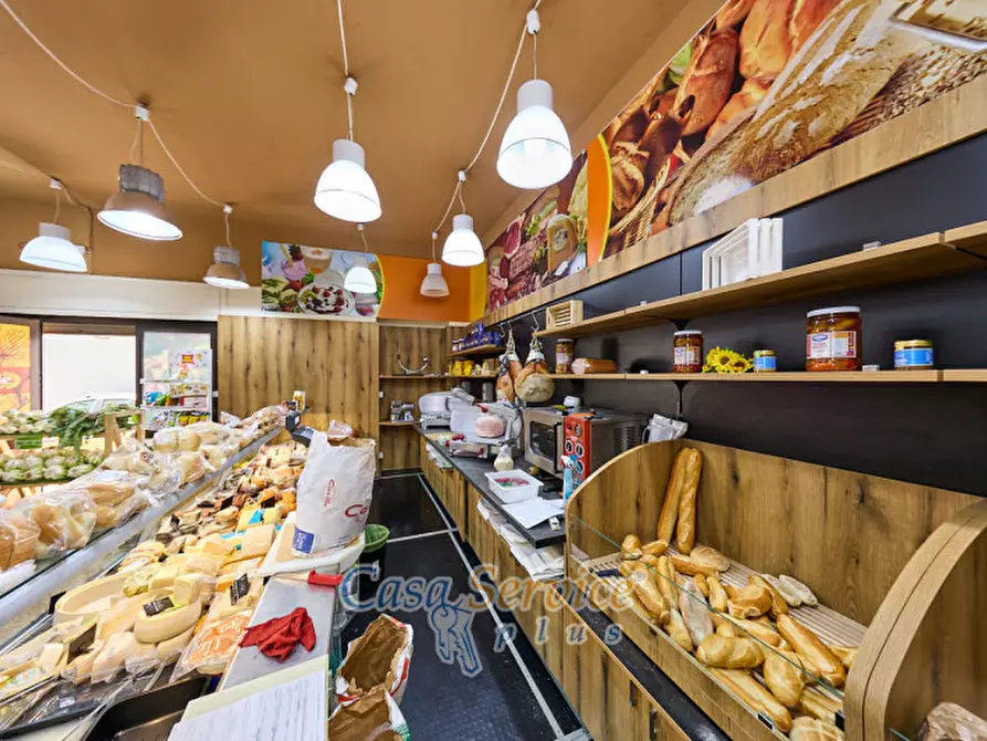 Immagine 8 di Negozio in vendita  in Via Torino a Tuglie