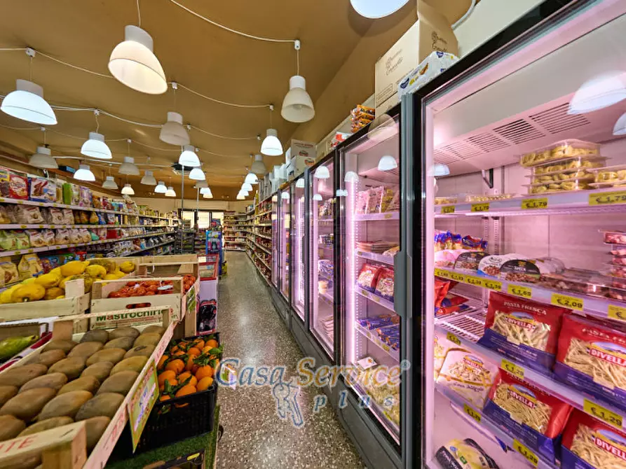 Immagine 10 di Negozio in vendita  in Via Torino a Tuglie