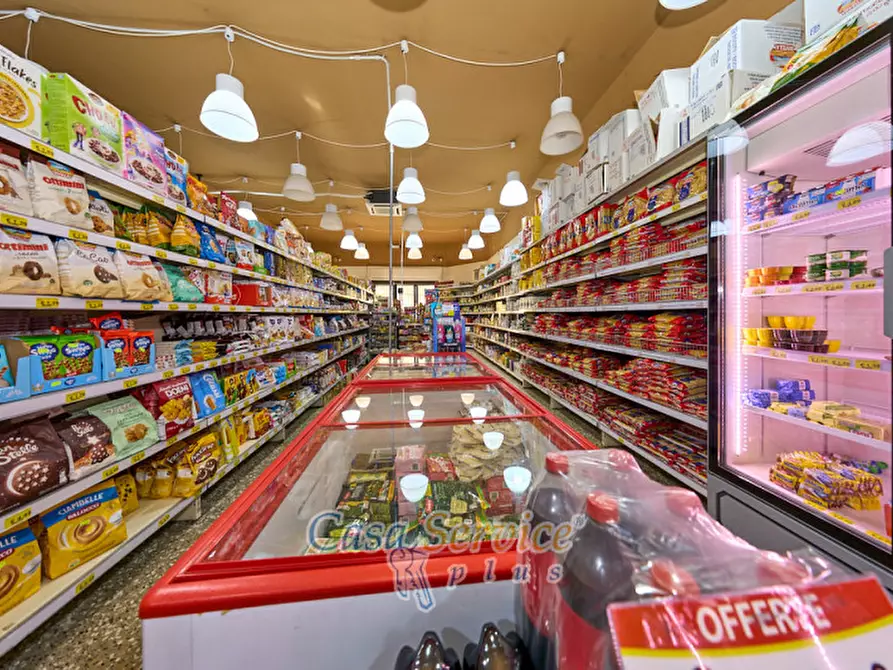 Immagine 11 di Negozio in vendita  in Via Torino a Tuglie