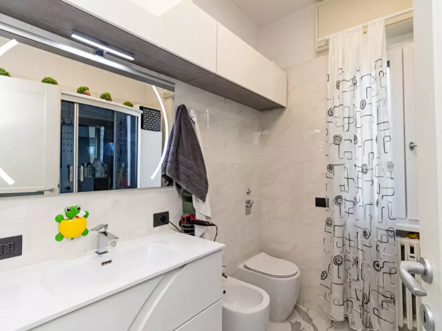 Immagine 17 di Appartamento in vendita  a Cologno Monzese