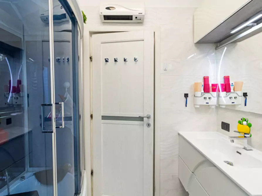 Immagine 21 di Appartamento in vendita  a Cologno Monzese