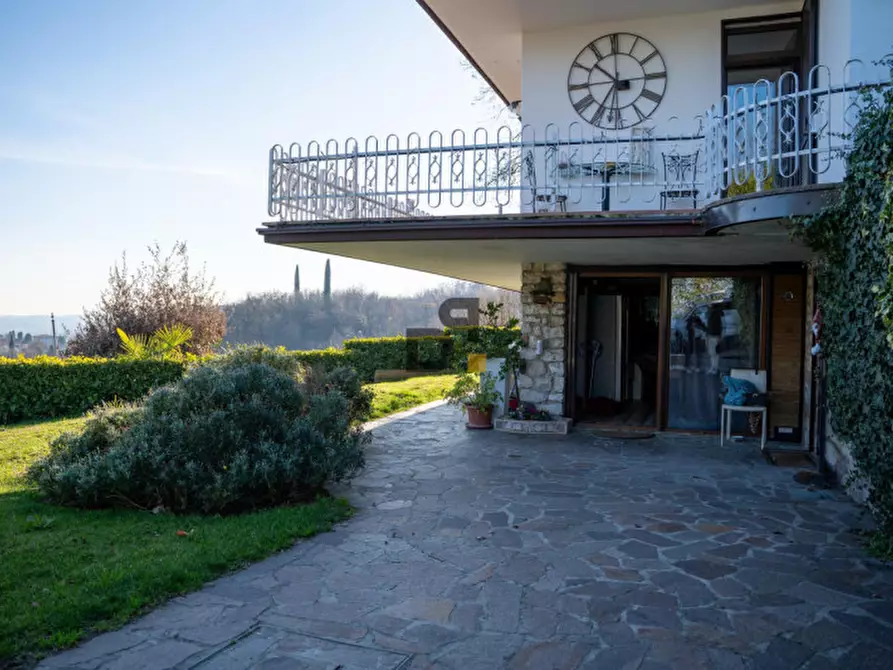 Immagine 1 di Villa in vendita  in LOC PRATELLO VILLAGGIO a Padenghe Sul Garda
