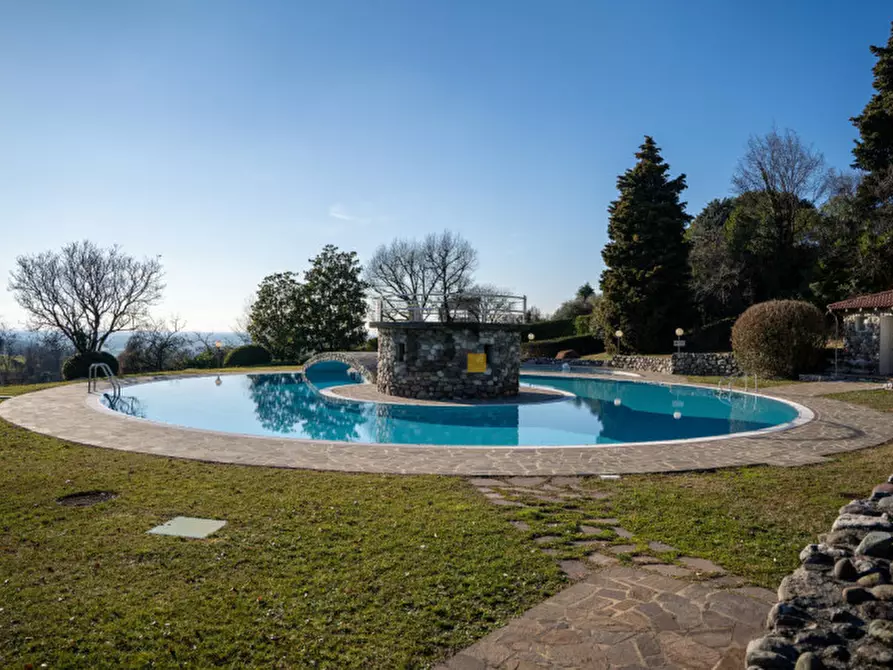 Immagine 3 di Villa in vendita  in LOC PRATELLO VILLAGGIO a Padenghe Sul Garda