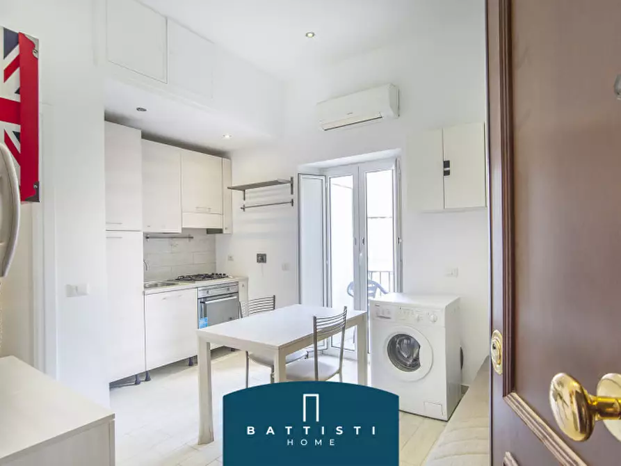 Immagine 3 di Appartamento in vendita  in Via Machiavelli a Roma