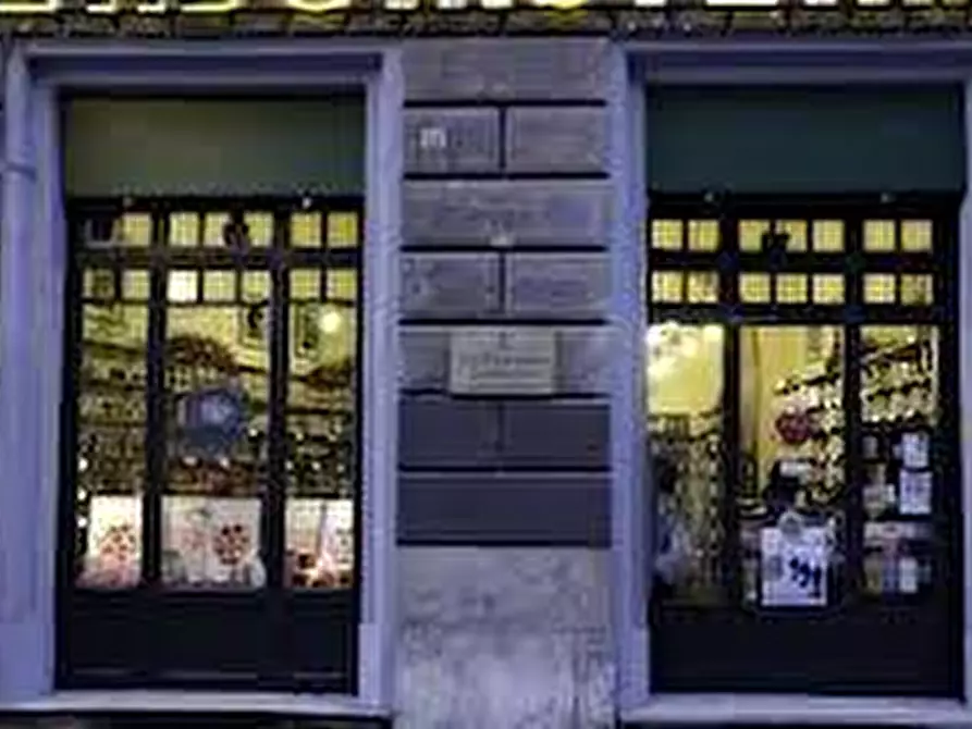 Immagine 1 di Negozio in affitto  a Como