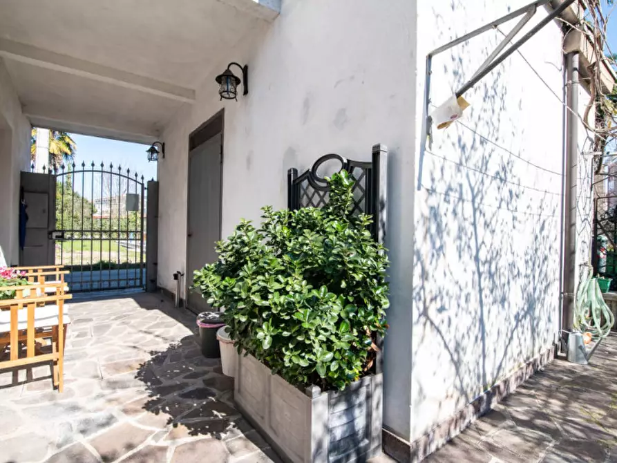 Immagine 1 di Casa bifamiliare in vendita  in Via Tre Garofani a Padova