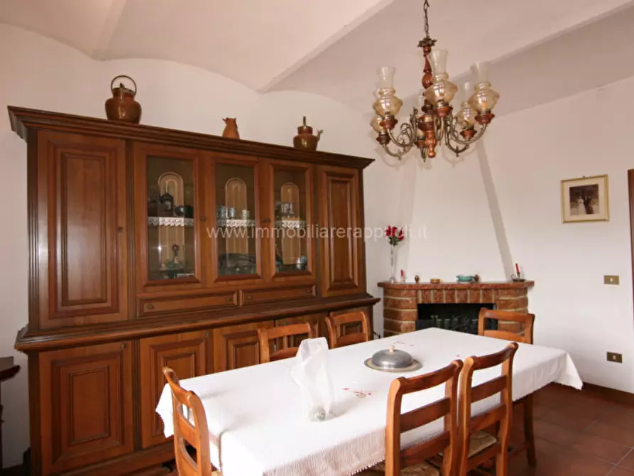 Immagine 2 di Villetta a schiera in vendita  a Sinalunga