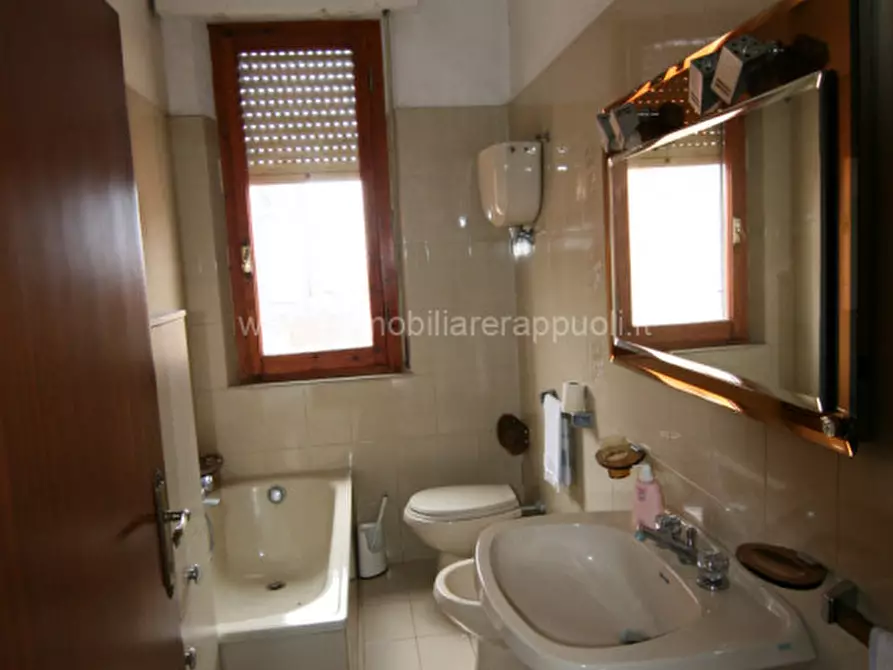 Immagine 10 di Villetta a schiera in vendita  a Sinalunga