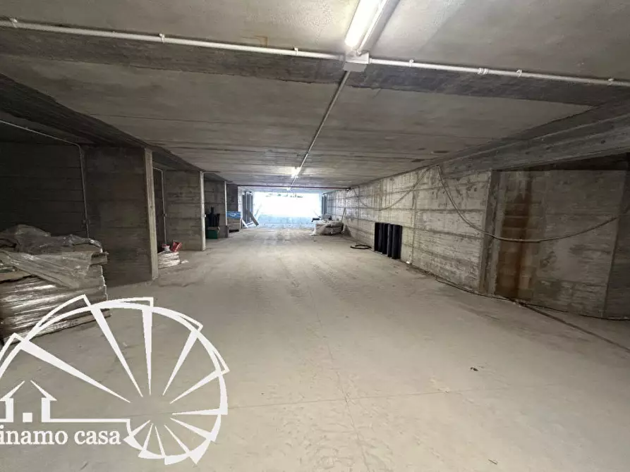 Immagine 5 di Garage in affitto  a Prato