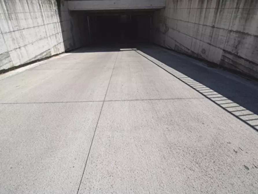 Immagine 13 di Garage in vendita  a Prato