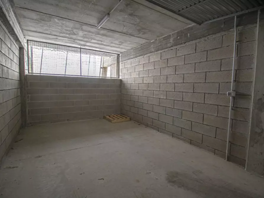 Immagine 20 di Garage in vendita  a Prato