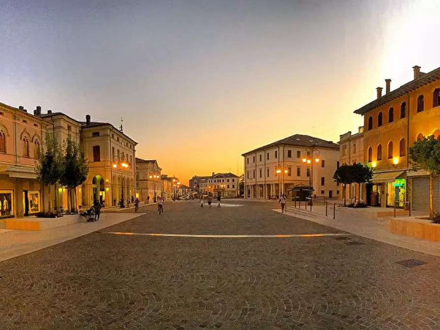 Immagine 2 di Negozio in affitto  a Montebelluna
