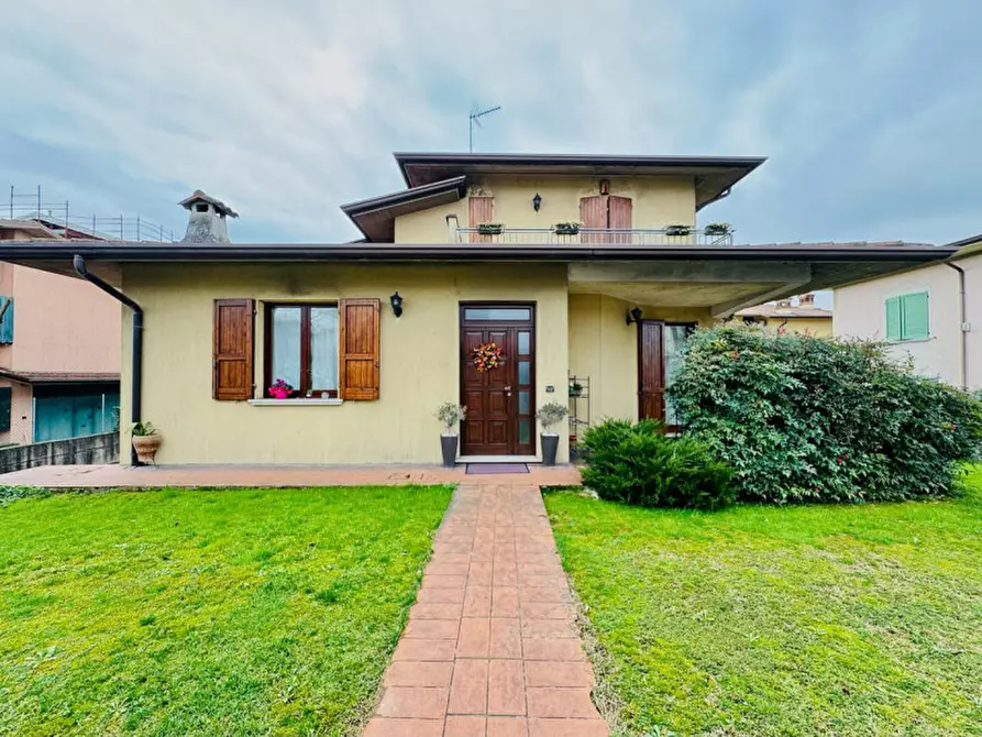 Immagine 1 di Villa in vendita  in VIA. VINCENZO BELLINI a Calvisano