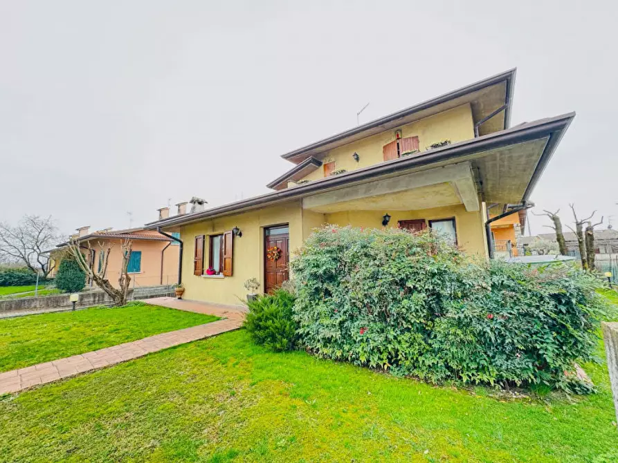 Immagine 2 di Villa in vendita  in VIA. VINCENZO BELLINI a Calvisano