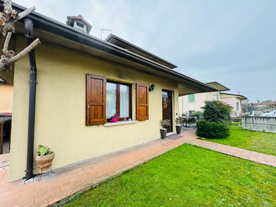 Immagine 5 di Villa in vendita  in VIA. VINCENZO BELLINI a Calvisano