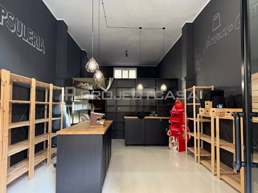 Immagine 1 di Negozio in vendita  in Via Indipendenza a Maglie