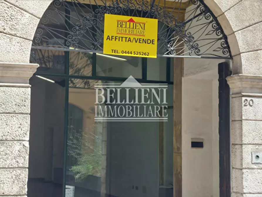 Immagine 2 di Negozio in affitto  in Piazza Castello a Vicenza