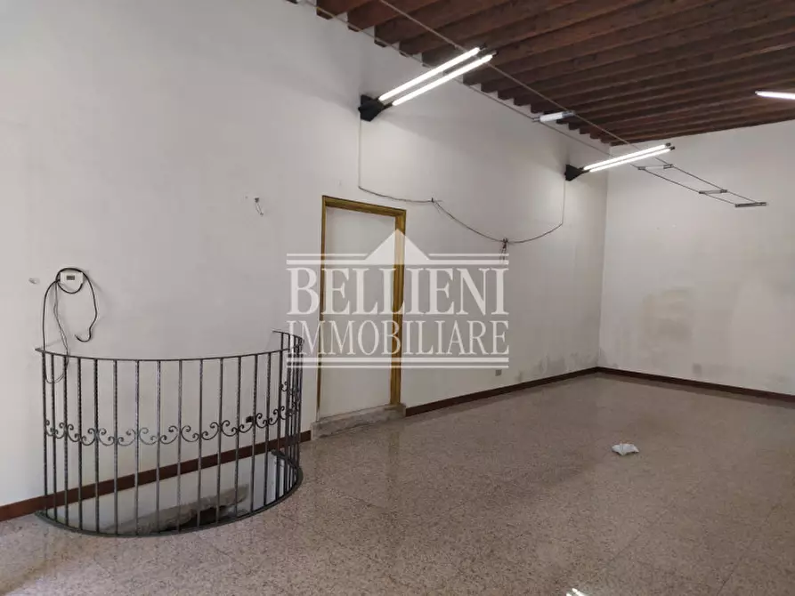 Immagine 9 di Negozio in affitto  in Piazza Castello a Vicenza