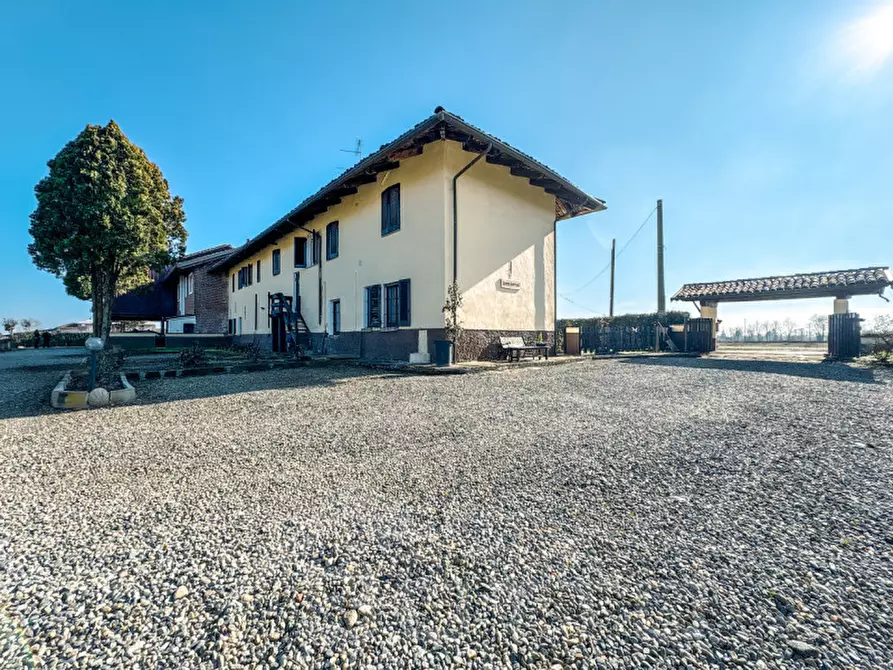 Immagine 45 di Hotel in vendita  in cascina americana a Balocco